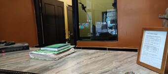 OYO 93485 Hotel Kenzie Sentani