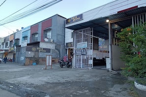 Exterior - OYO 93485 Hotel Kenzie Sentani (Sentani)