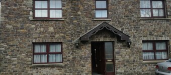 Detatched home 5 minutes walk from Town Centre -off-street parking for 3-4 cars