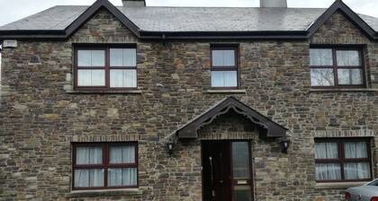 Detatched home 5 minutes walk from Town Centre -off-street parking for 3-4 cars