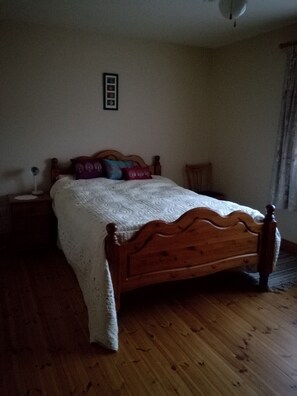 4 Schlafzimmer, Bügeleisen/Bügelbrett, WLAN, Bettwäsche