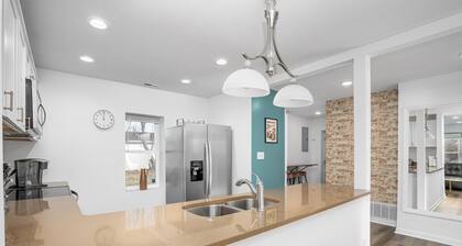 Centrally Located, 3BD Urban Oasis