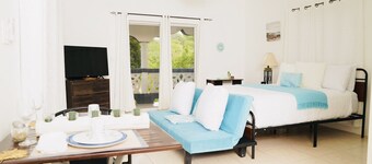 Villa Serenity, Water View Suite, Sleeps 3 w/ Pool