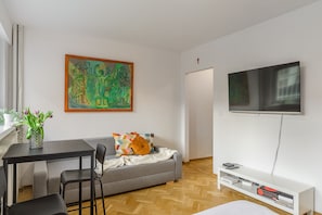 Classic Apartment | Hypo-allergenic bedding, iron/ironing board - ShortStayPoland Tamka (Warsaw)