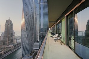 Apartemen Eksklusif, 2 kamar tidur, balkon, pemandangan marina | Balkon