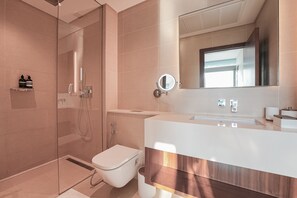Exclusive Apartment, 2 Bedrooms, Balcony, Marina View | Bathroom | Shower, rainfall showerhead, designer toiletries, hair dryer