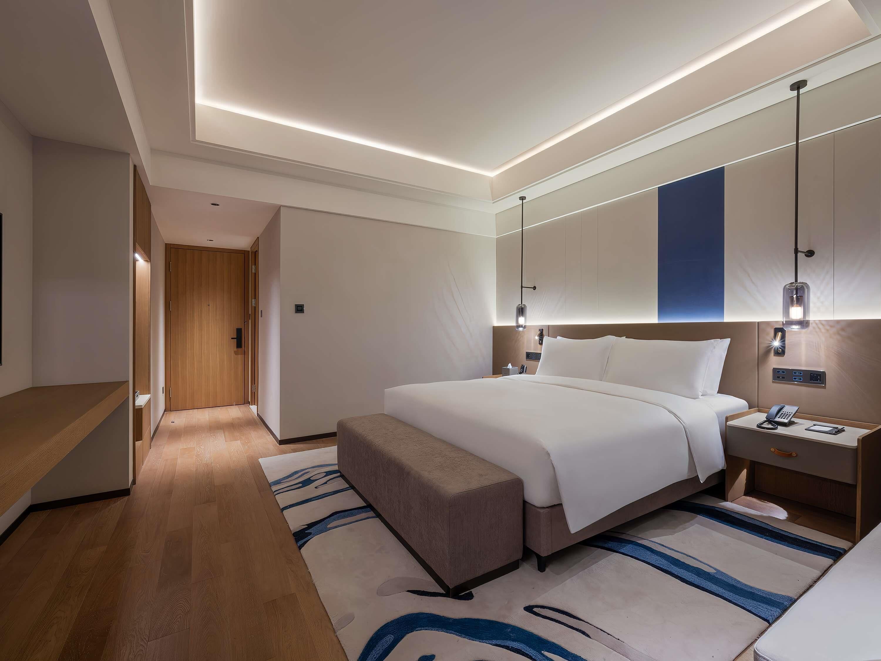 Superior Room, 1 King Bed, Garden View