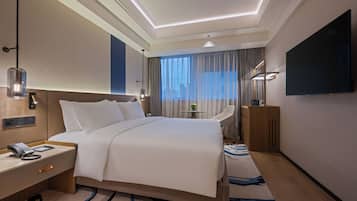 Standard Room, 1 King Bed, Accessible | In-room safe, desk, blackout curtains, soundproofing