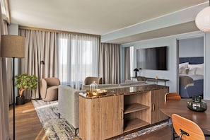 Suite (1 Queen and 1 King)