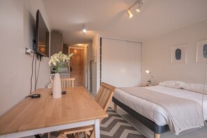 Bügeleisen/Bügelbrett, WLAN, Bettwäsche