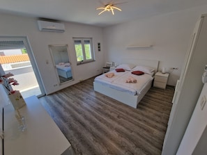 4 bedrooms, free cots/infant beds, bed sheets - Villa Lidija (Polaca)
