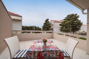 Outdoor dining - Studio Apartments Near Center 4 (Novalja)
