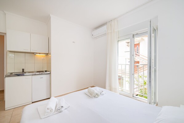 WiFi, bed sheets - Studio Apartments Near Center 7 (Novalja)