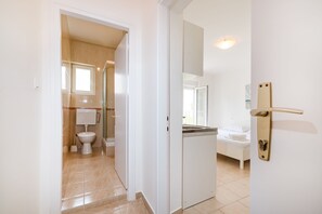 Shower, towels