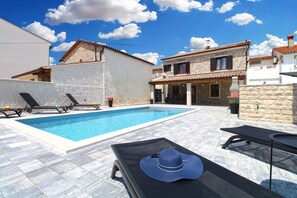 Pool - Villa with swimming pool and sun terrace (Ližnjan)
