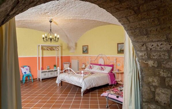 7 bedrooms, travel cot, free WiFi, bed sheets - Gorgeous home in Bagnoregio (Bagnoregio)