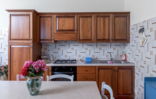 Fridge, stovetop, coffee/tea maker - Gorgeous home in Bagnoregio (Bagnoregio)