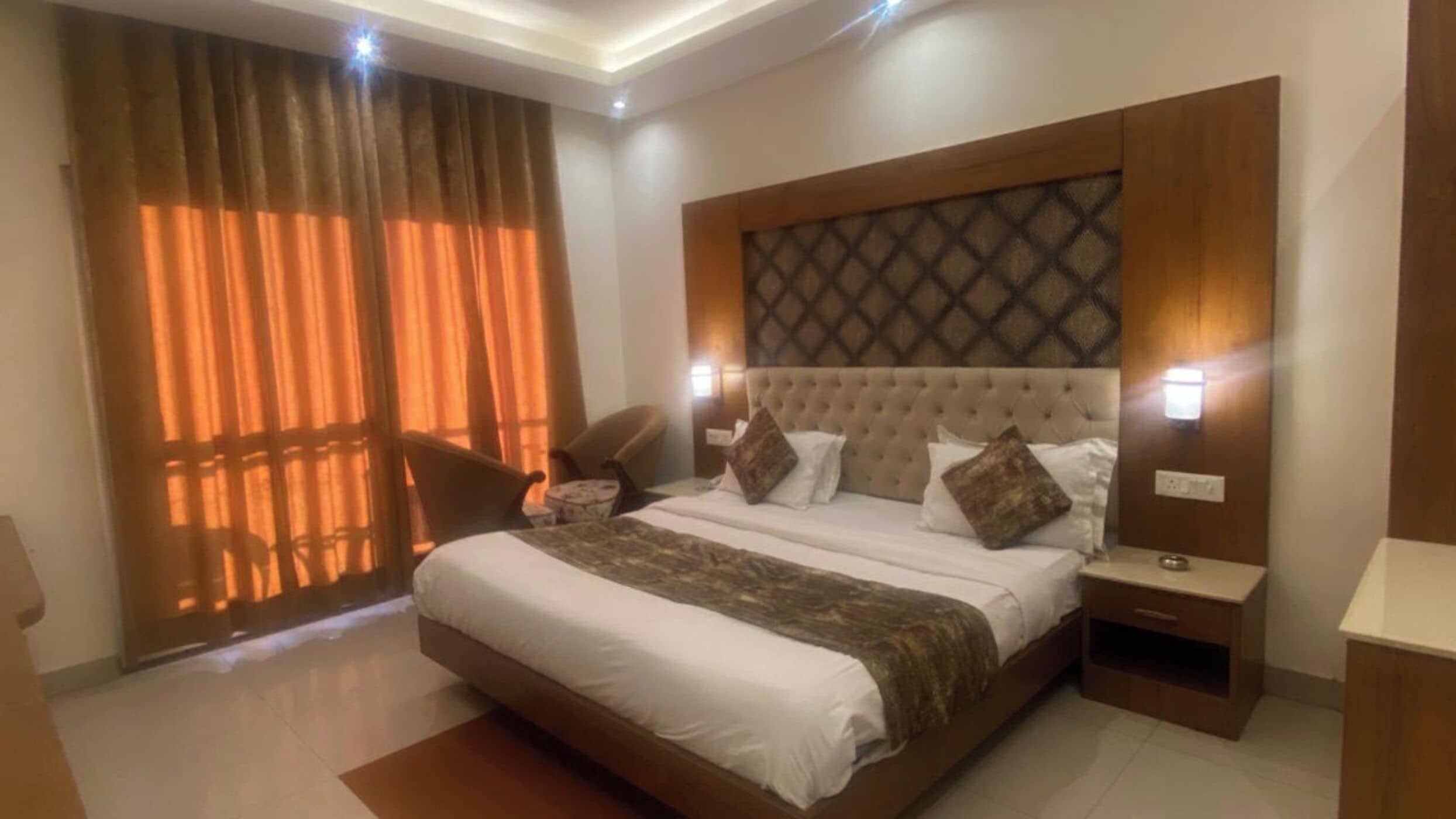 Escritorio y sistema de insonorización 