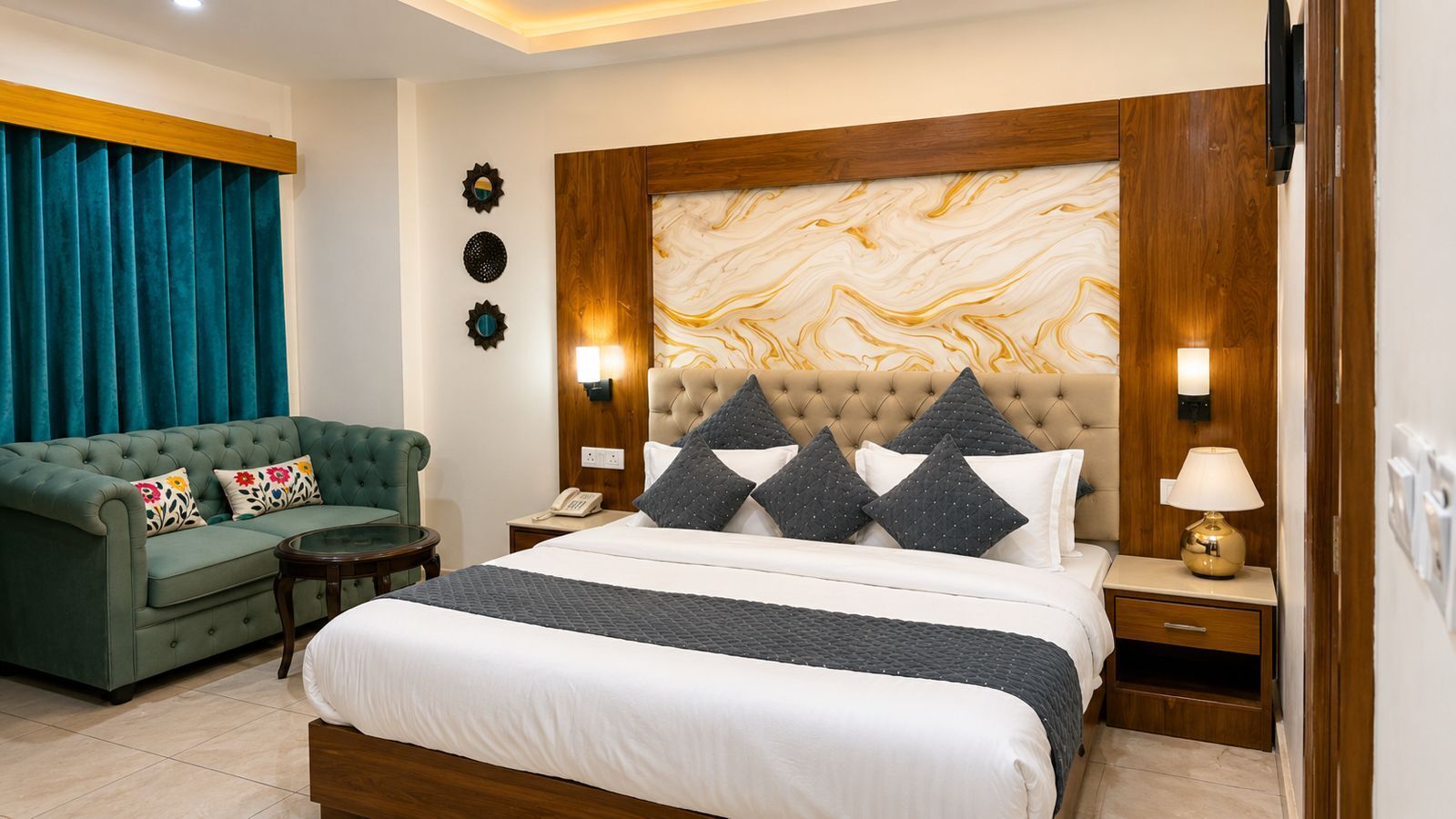 Deluxe Room | Desk, soundproofing
