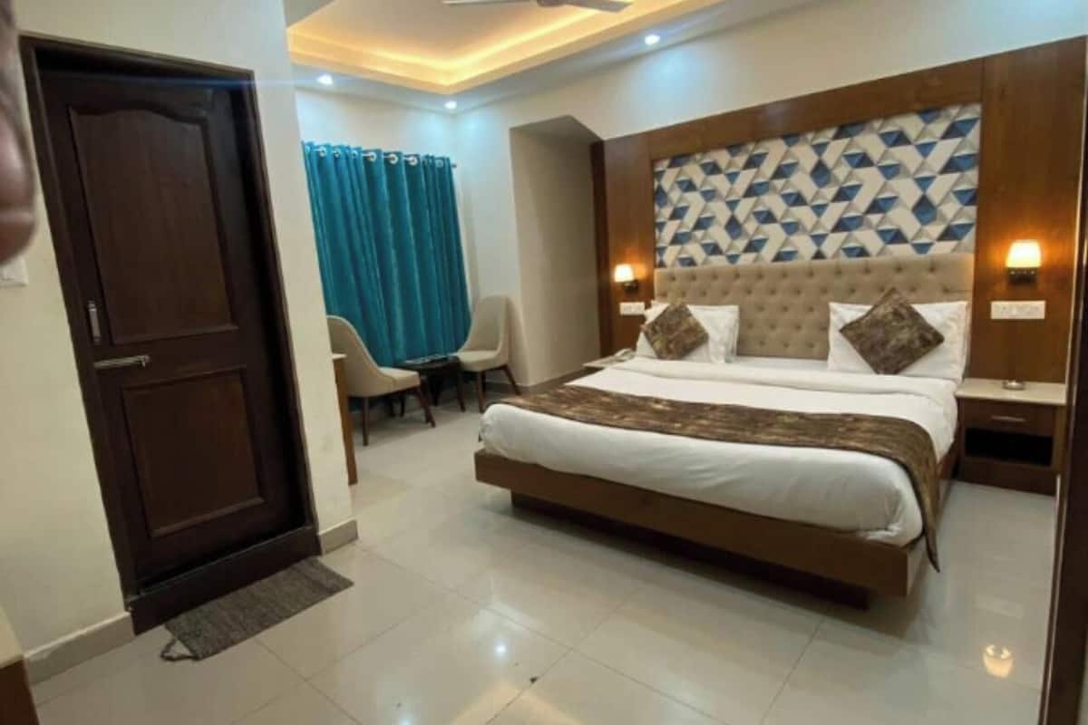 Deluxe Room | Desk, soundproofing