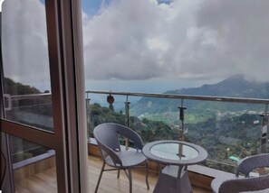 Luxe kamer | Een bureau, geluiddichte muren