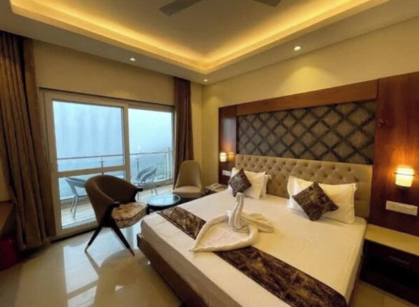 Luxe kamer | Een bureau, geluiddichte muren