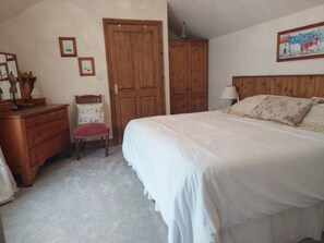 2 bedrooms, iron/ironing board, travel cot, free WiFi