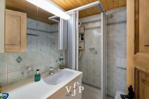 Shower, hair dryer, towels, soap - LAlouvy Winter Dream Chalet for Family at Verbier (Val de Bagnes)