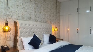 7 bedrooms, iron/ironing board, free WiFi, bed sheets