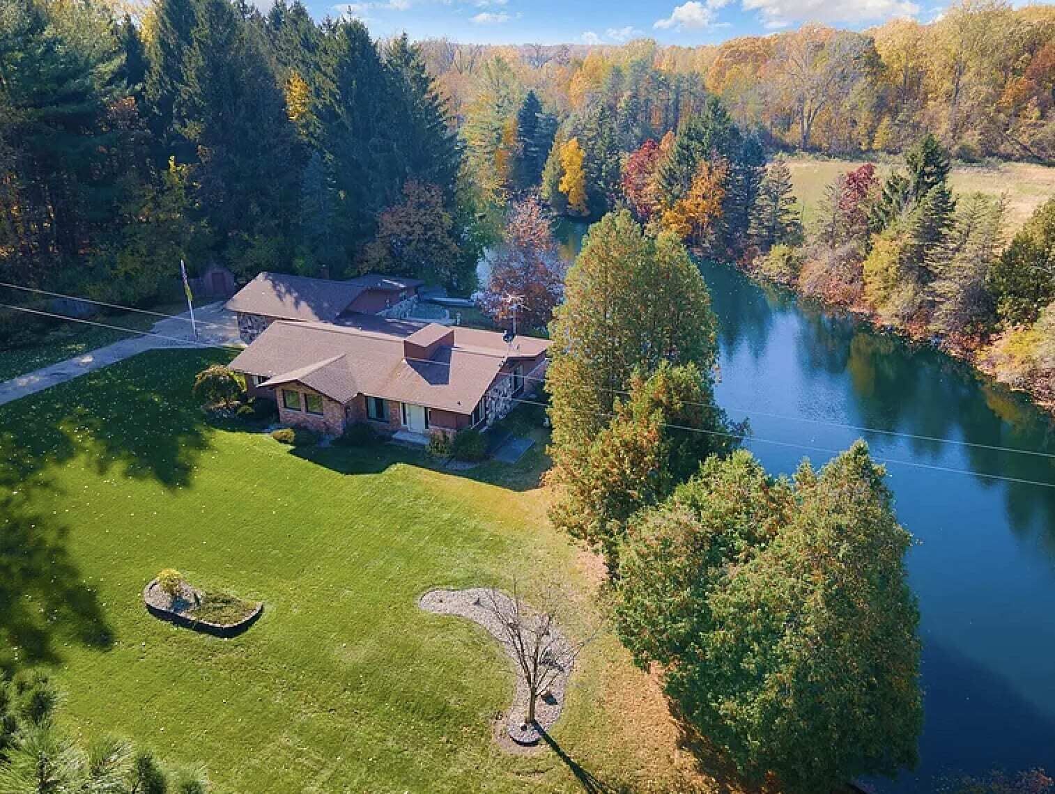 Storybook Cottage on the Pond! Sleeps 8!