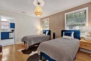 3 bedrooms, iron/ironing board, WiFi, bed sheets