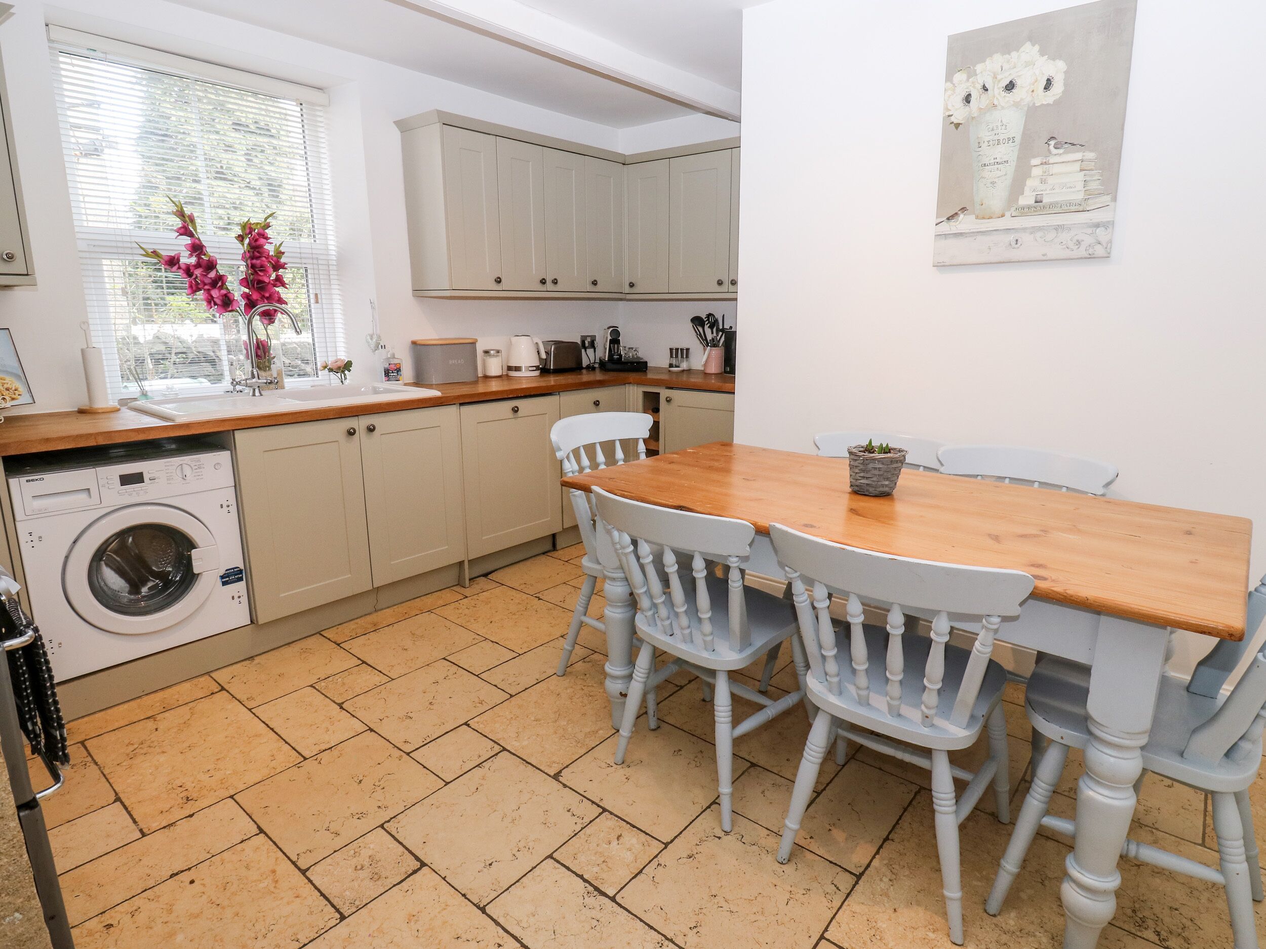 Refrigerador, lavavajillas, tetera/pava eléctrica, tostadora