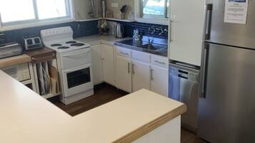 Micro-ondes, four, plaque de cuisson, lave-vaisselle