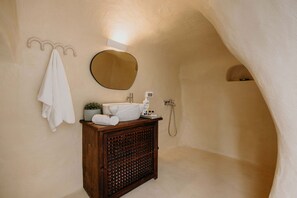 Artículos de higiene personal gratuitos, secador de pelo y toallas
