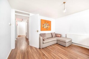 TV - Charming 1BR flat in Sydenham with free parking (Greater London)