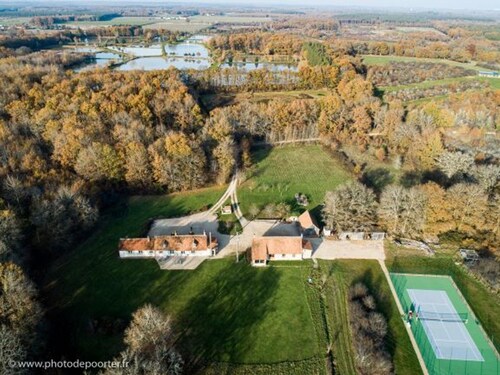 Évasion en Sologne : Gîte PMR, Billard, Tennis & Nature Proche Châteaux de la Loire