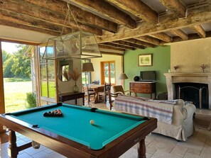 Télévision, cheminée