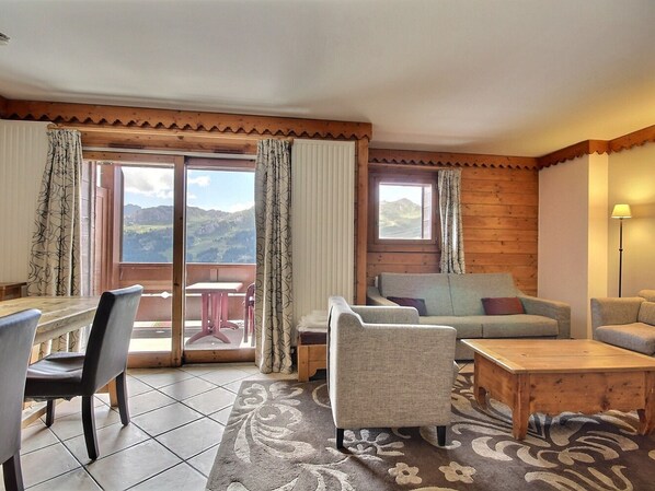 TV - 3-bedroom duplex with pool, parking at Aime 2000 (Plagne Aime 2000)