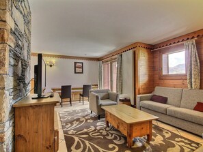 TV - 3-bedroom duplex with pool, parking at Aime 2000 (Plagne Aime 2000)