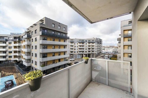Moderne Wohnung in Breslau | Parkplatz und Balkon