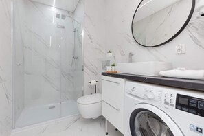 Dusche, Haartrockner, Shampoo