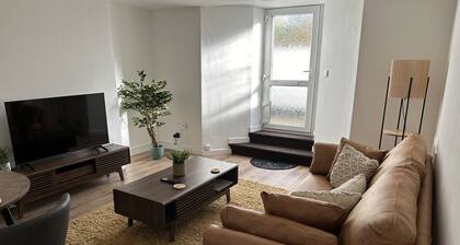 Spacious Basement Apartment a few minutes walk from the beach