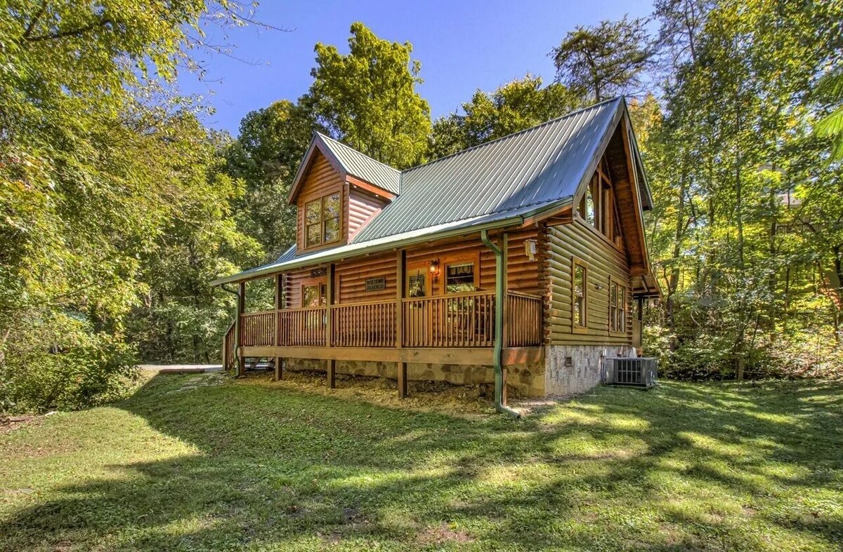 Convenient Petfriendly Pigeon Forge 2 Bedroom Internet-Hot Tub-Blackberry Ridge