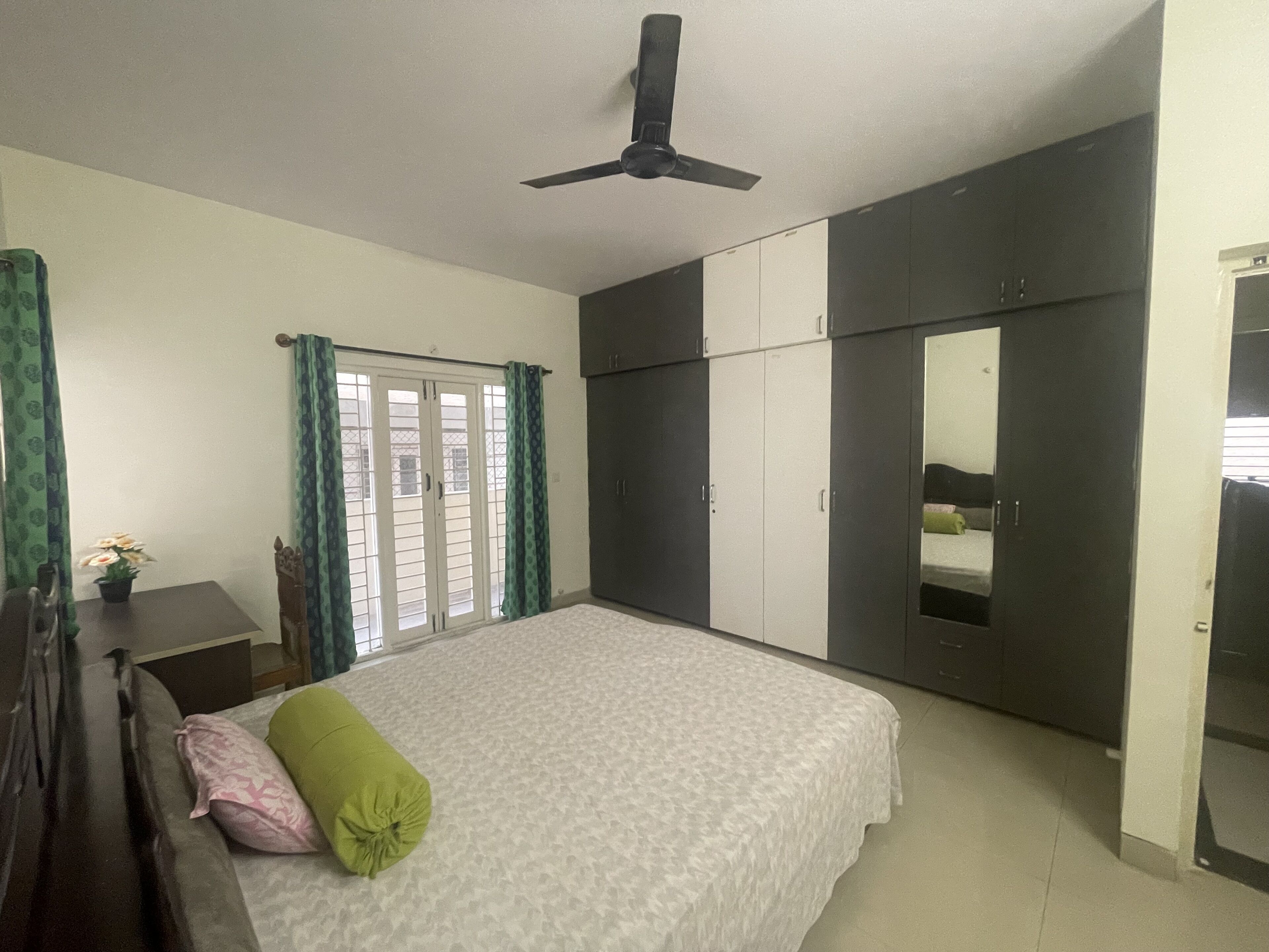 3 makuuhuonetta, silitysrauta/-lauta, Wi-Fi, vuodevaatteet