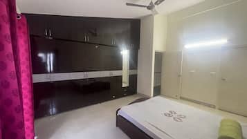 3 Schlafzimmer, Bügeleisen/Bügelbrett, WLAN, Bettwäsche