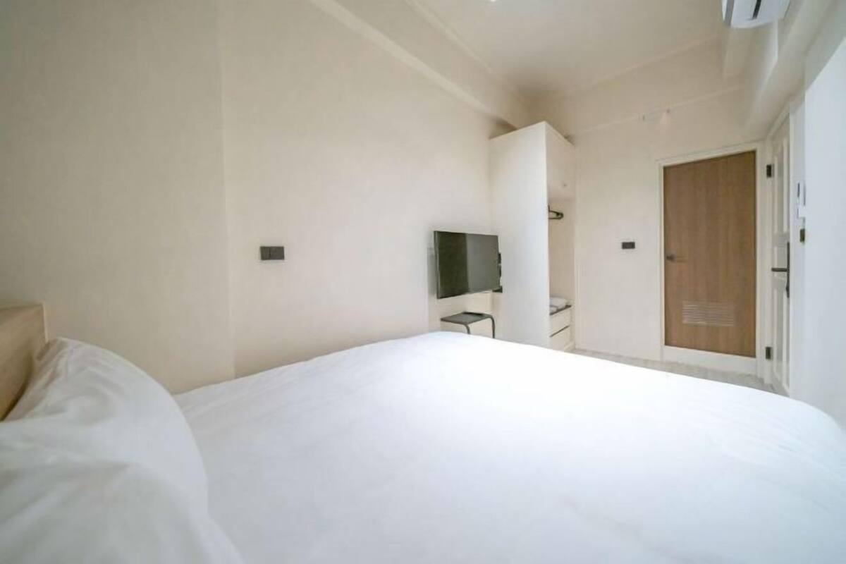 WiFi (free), bed sheets