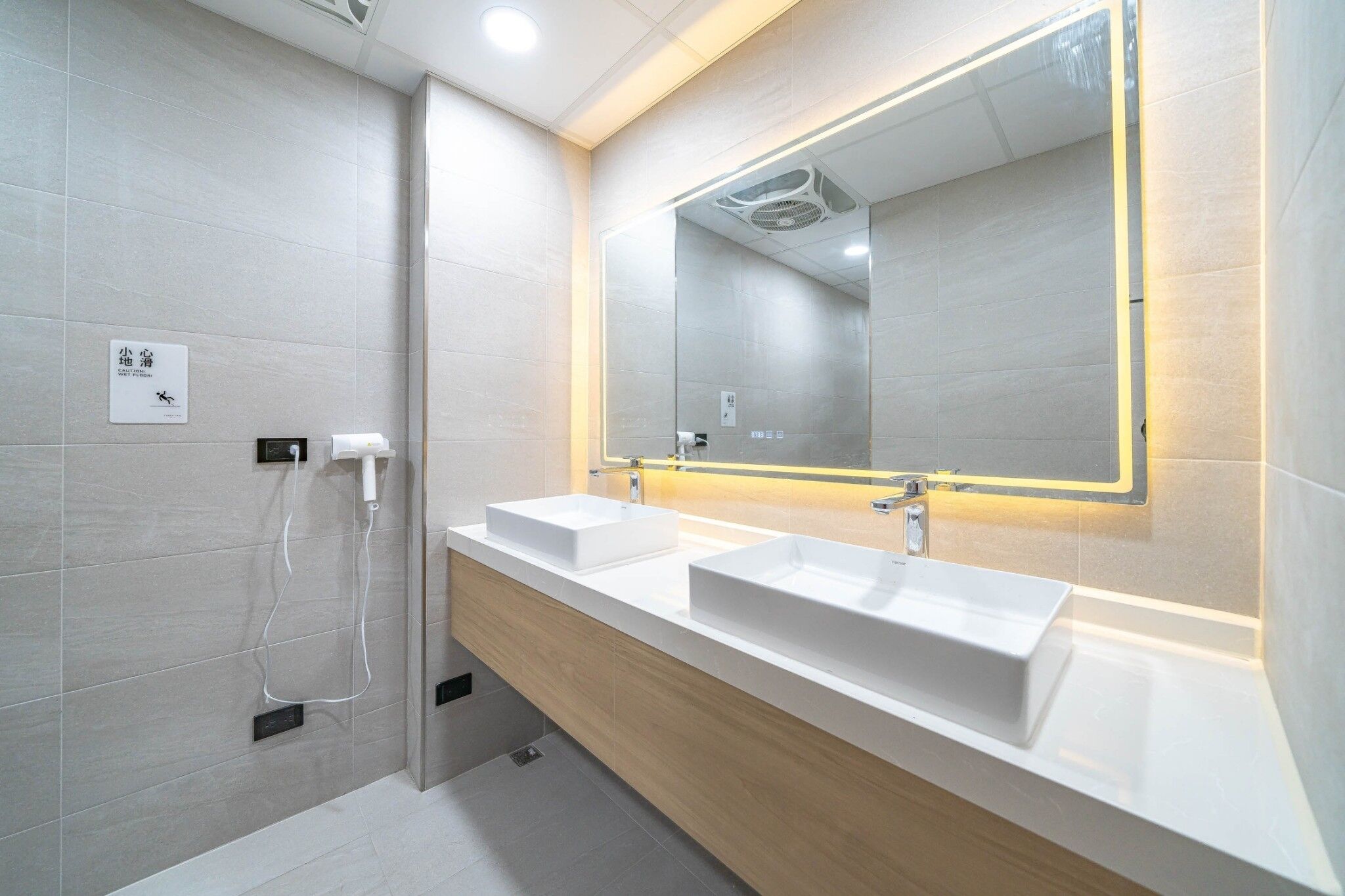 Shared Dormitory | Bathroom | Hair dryer, towels