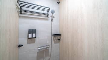 Dormitorio compartido | Baño | Secador de pelo y toallas