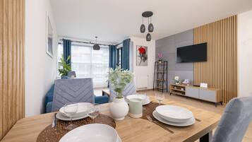 تناول الطعام داخل الغرفة