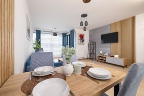 Apartment, 1 Bedroom, Balcony | Dining room